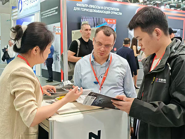 展会现场.jpg